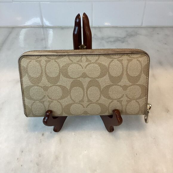 Coach Signature Continental Leather Full Zip Wallet - Picture 4 of 16